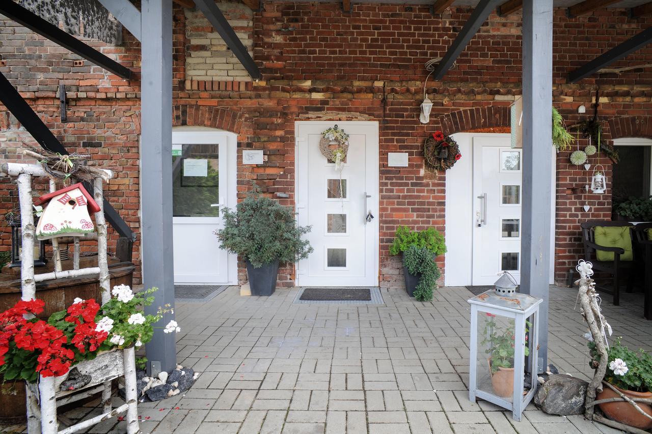 Hotel Gutshof Zum Adlernest à Arnsnesta Extérieur photo