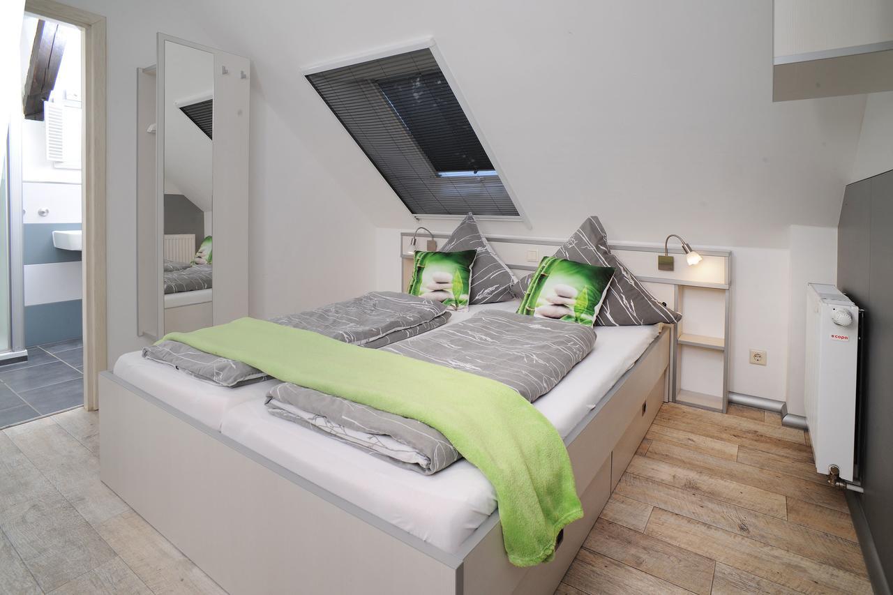 Hotel Gutshof Zum Adlernest à Arnsnesta Extérieur photo